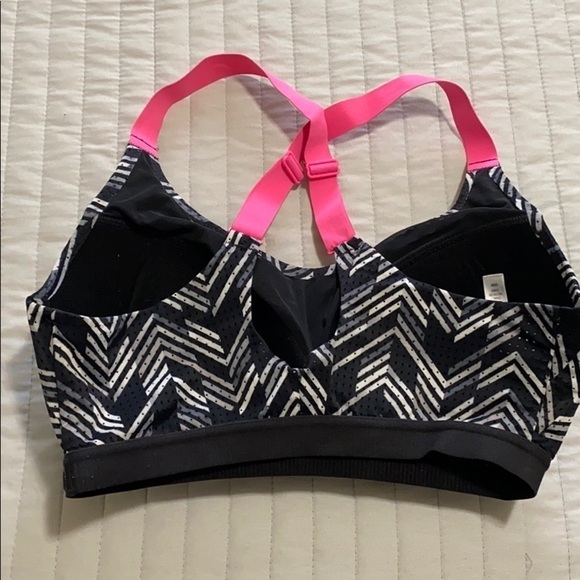 Victoria’s Secret sport bra size 32DD - Picture 4 of 8